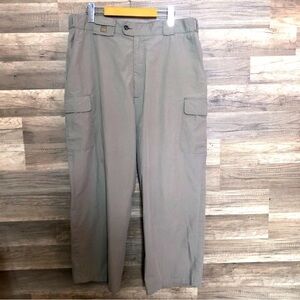 Vintage Tilly’s Endurables Loose Fit Cargo Pants Size 38